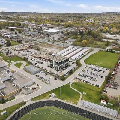 230,&nbsp;Wellington, Bayview Wellington, Aurora