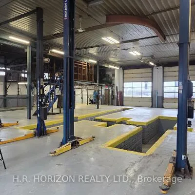 60, Industrial, Aurora Village, Aurora