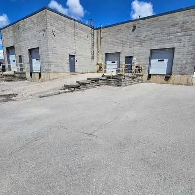 94,&nbsp;Saunders, 400 East, Barrie