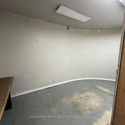 20, Strathearn, Steeles Industrial, Brampton