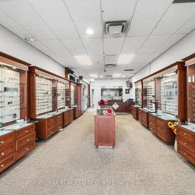 341, Parkhurst, Parkway Belt Industrial Area, Brampton