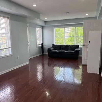 52,&nbsp;Commuter, Fletcher's Meadow, Brampton