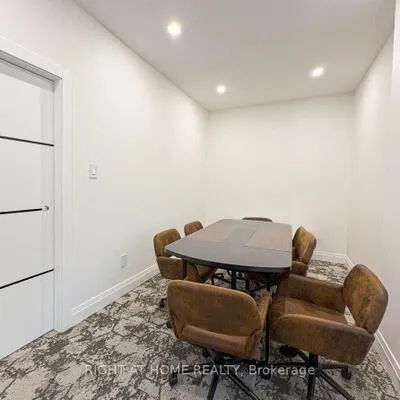 8119,&nbsp;Yonge, Royal Orchard, Markham