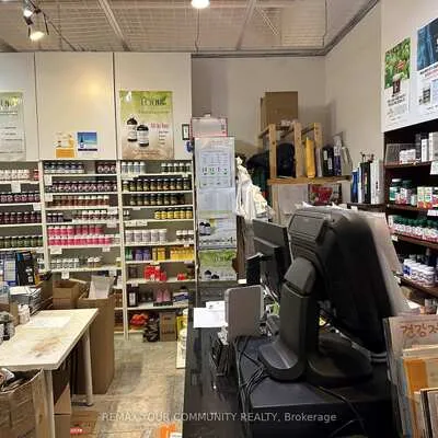 7181,&nbsp;yonge, Thornhill, Markham