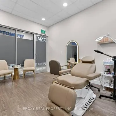7163,&nbsp;Yonge, Grandview, Markham