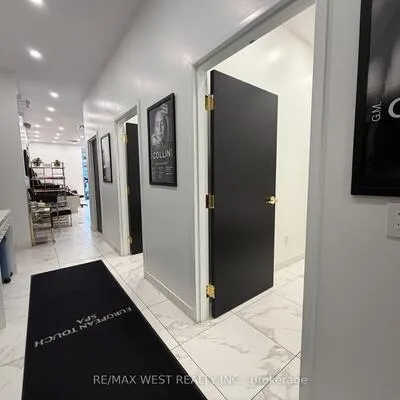 5027,&nbsp;Hurontario, Hurontario, Mississauga
