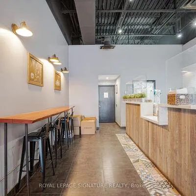 325,&nbsp;Central, Fairview, Mississauga