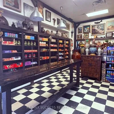 918,&nbsp;Dundas, Dixie, Mississauga