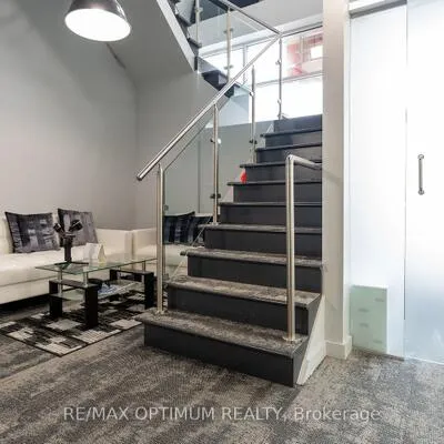 1055,&nbsp;Canadian, Northeast, Mississauga