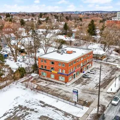 390, Davis, Central Newmarket, Newmarket