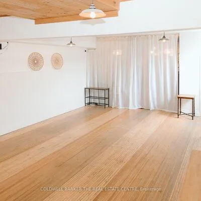 208A, Main, Central Newmarket, Newmarket