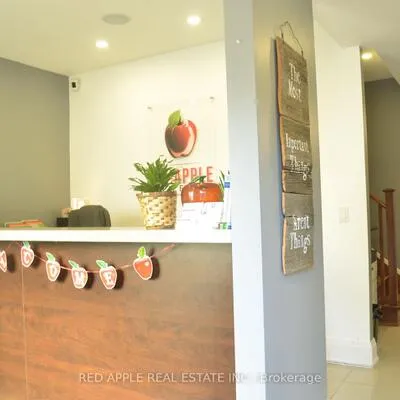 71,&nbsp;Main, Central Newmarket, Newmarket