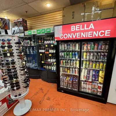 1111,&nbsp;Davis, Central Newmarket, Newmarket