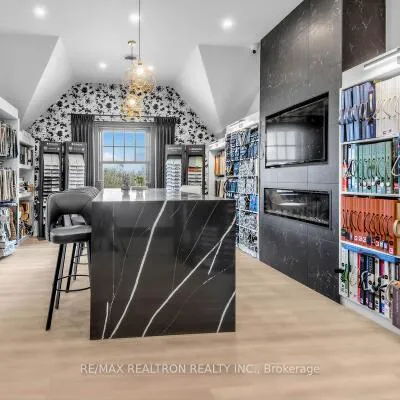 505,&nbsp;Queen, Central Newmarket, Newmarket