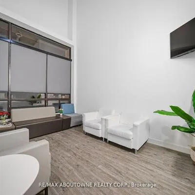 775,&nbsp;Pacific, 1014 - QE Queen Elizabeth, Oakville