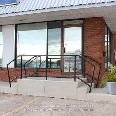 207,&nbsp;Cross, 1014 - QE Queen Elizabeth, Oakville