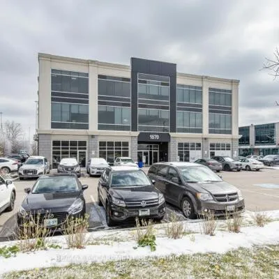 1670, North Service, 1014 - QE Queen Elizabeth, Oakville