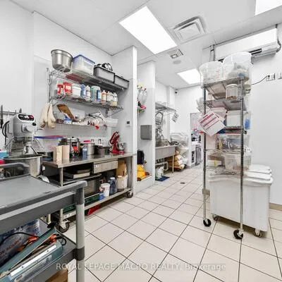 380, Dundas, 1018 - WC Wedgewood Creek, Oakville