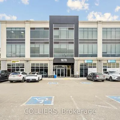 1670, North Service, 1014 - QE Queen Elizabeth, Oakville