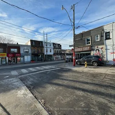 6,&nbsp;Markham, Trinity-Bellwoods, Toronto