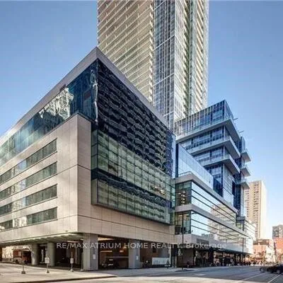 384,&nbsp;Yonge, Bay Street Corridor, Toronto