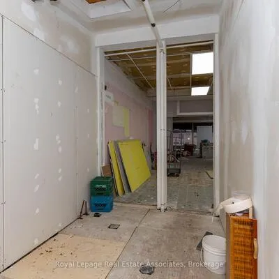 198,&nbsp;Bathurst, Trinity-Bellwoods, Toronto