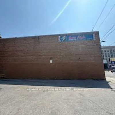 2831,&nbsp;Bathurst, Englemount-Lawrence, Toronto