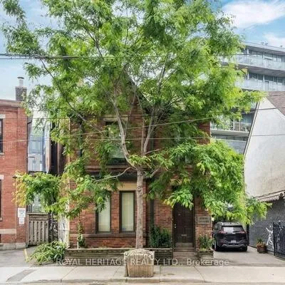 533,&nbsp;Queen, Moss Park, Toronto