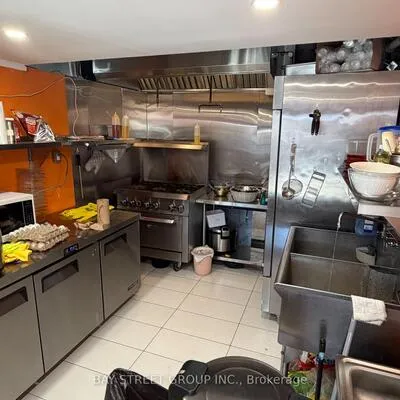 364,&nbsp;Huron, University, Toronto
