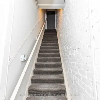 497,&nbsp;Bloor, University, Toronto
