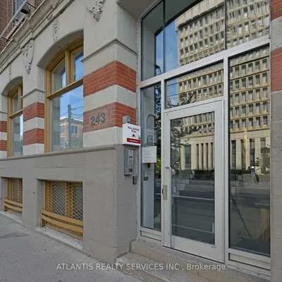 243,&nbsp;College, Kensington-Chinatown, Toronto
