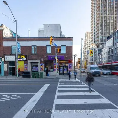 565,&nbsp;Bloor, University, Toronto