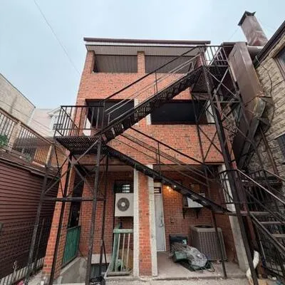 995,&nbsp;Bloor, Dufferin Grove, Toronto