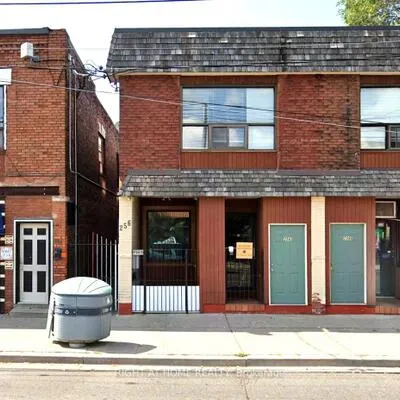 256,&nbsp;Lansdowne, Dufferin Grove, Toronto