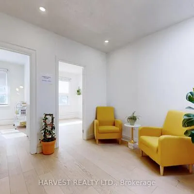 728,&nbsp;St Clair, Humewood-Cedarvale, Toronto