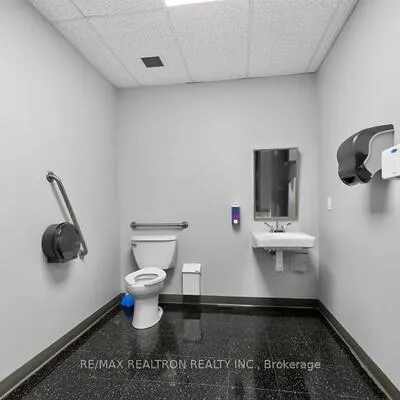 685,&nbsp;Sheppard, Bayview Village, Toronto