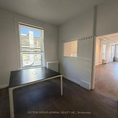 652,&nbsp;Queen, Trinity-Bellwoods, Toronto