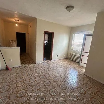 577,&nbsp;Vaughan, Oakwood Village, Toronto
