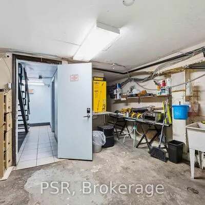 671,&nbsp;St. Clair, Wychwood, Toronto