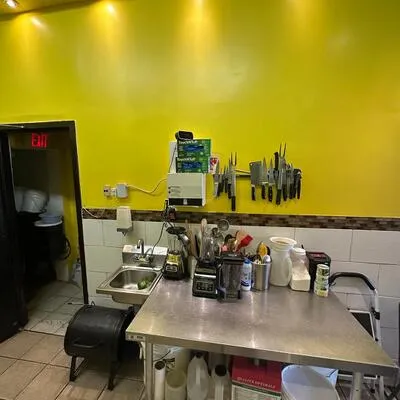 854,&nbsp;Bathurst, Annex, Toronto