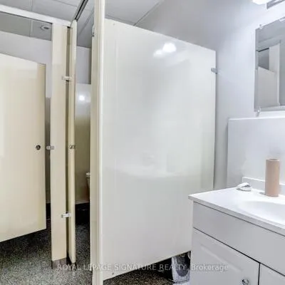80,&nbsp;Mitchell, Niagara, Toronto