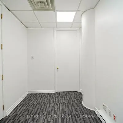 1033,&nbsp;Bay, Bay Street Corridor, Toronto