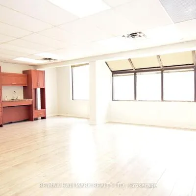 2190,&nbsp;Warden, Tam O'Shanter-Sullivan, Toronto