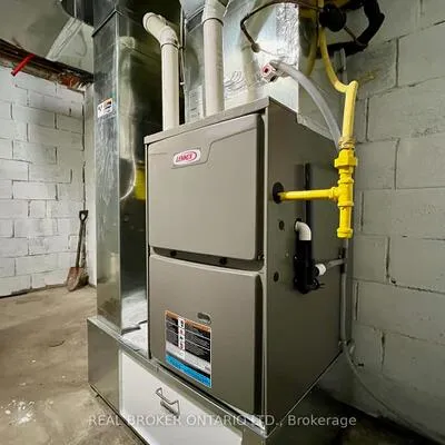 1190, Kennedy, Dorset Park, Toronto