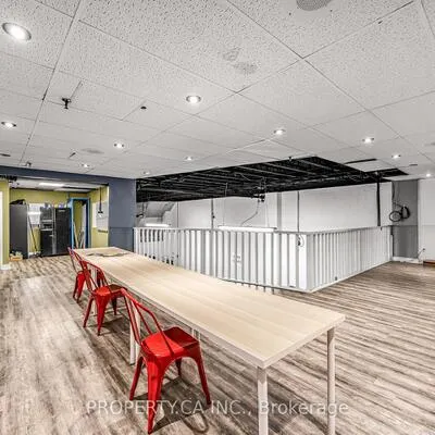 793,&nbsp;Pharmacy, Clairlea-Birchmount, Toronto