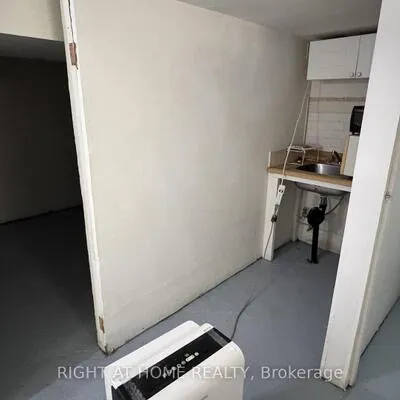 Unit 1, 104,&nbsp;Danforth, Oakridge, Toronto