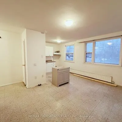 1324,&nbsp;Gerrard, Greenwood-Coxwell, Toronto