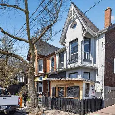 1400,&nbsp;Queen, Greenwood-Coxwell, Toronto