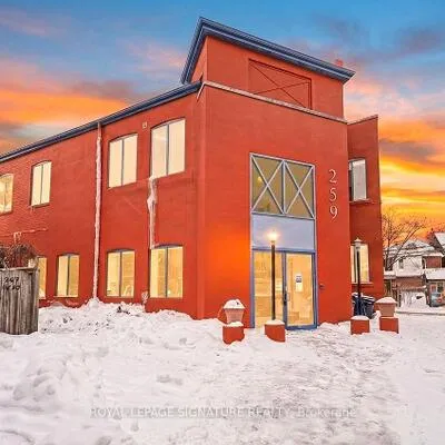 259,&nbsp;Danforth, North Riverdale, Toronto