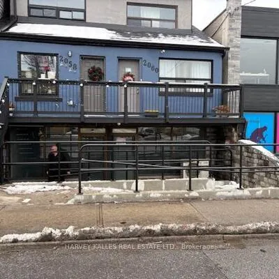 2058, Dufferin, Caledonia-Fairbank, Toronto